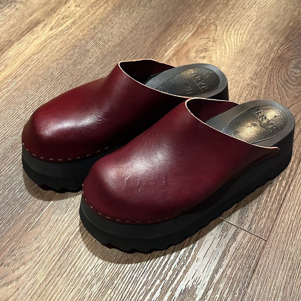 Bryr Chonks in oxblood/black